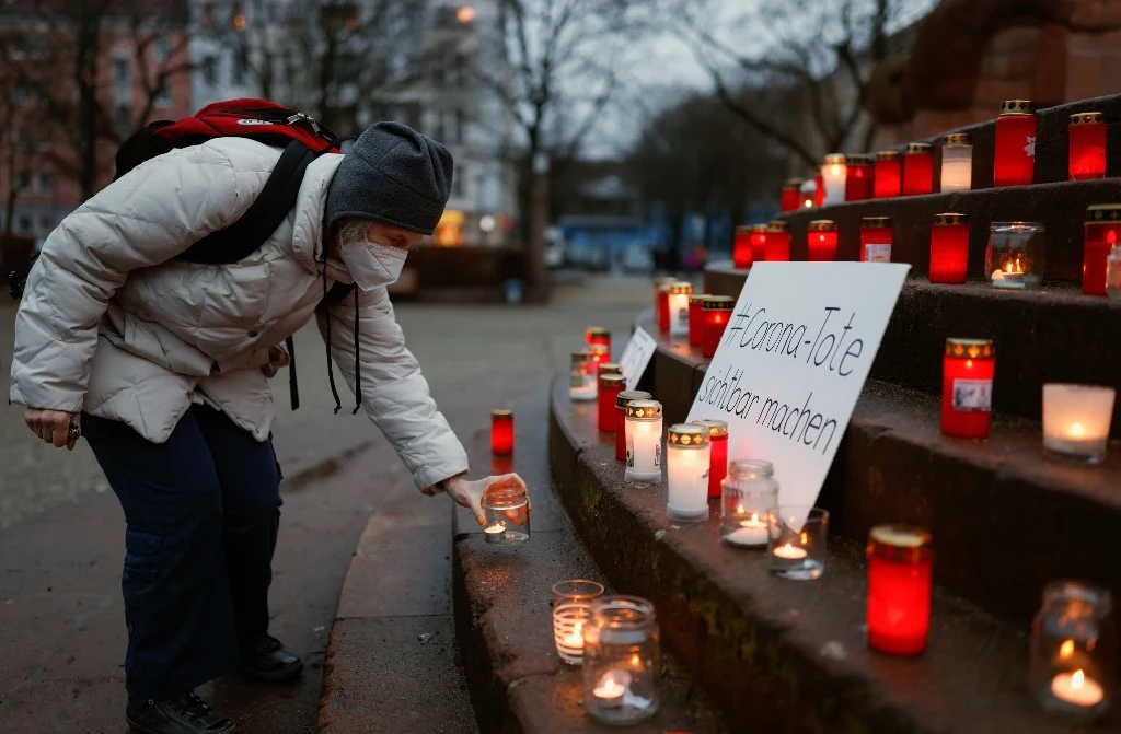 Berlin, symboliczne miejsce upamiętniające osoby, które zmarły podczas pandemii 