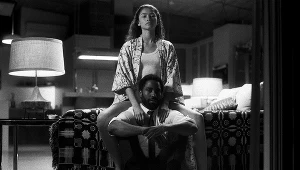 Zendaya i John David Washington w scenie z filmu "Malcolm i Marie"