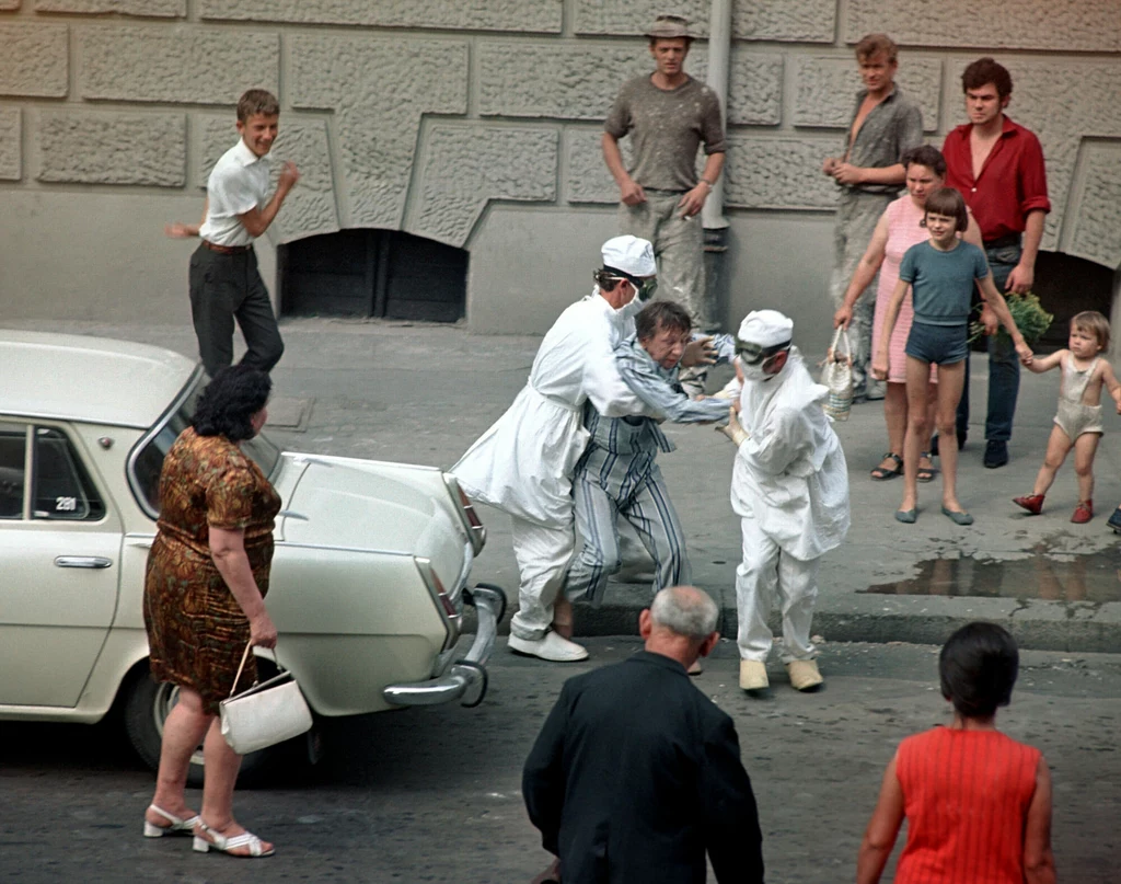 Wydarzenia z Wrocławia stały się kanwą filmu "Zaraza" z 1971 r. 