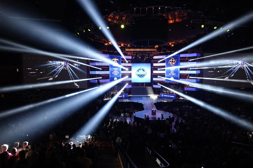 Esport to jeden z najprężniej rozwijających się sektorów branży gamingowych ostatnich lat. Widowiskowe eventy, jakie organizowane były przy okazji turniejów, niezależnie od lokalizacji, zawsze gromadziły rzesze fanów z całego świata!