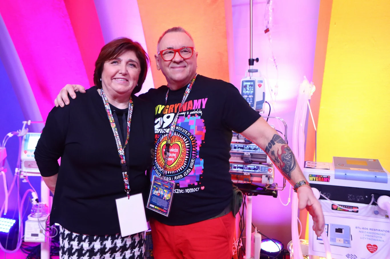 Jerzy Owsiak w studiu WOŚP z żoną, Lidią Niedźwiedzką-Owsiak Jerzy Owsiak w studiu WOŚP z żoną, Lidią Niedźwiedzką-Owsiak