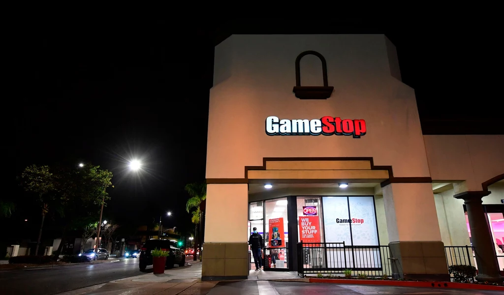 Drobni inwestorzy z Reddita wykupują akcje GameStop