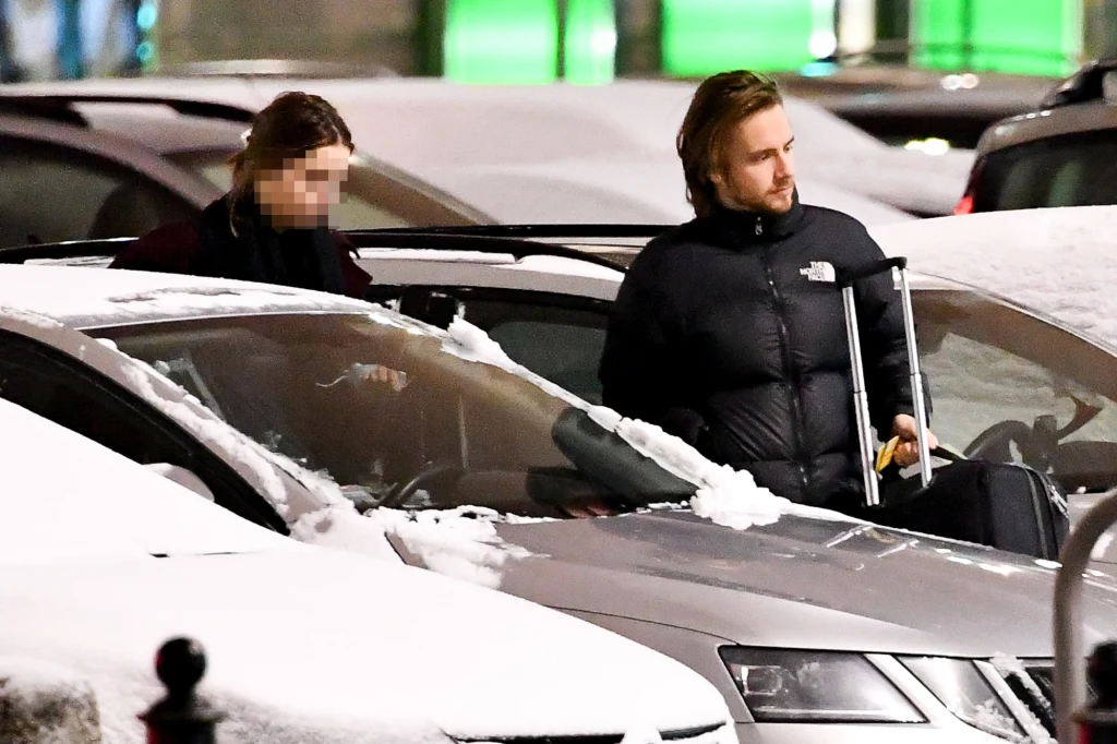 Maciej Musiał znów jest zakochany. Fotoreporterzy zauważyli młodego aktora z tajemniczą brunetką. Maciej Musiał znów jest zakochany. Fotoreporterzy zauważyli młodego aktora z tajemniczą brunetką.