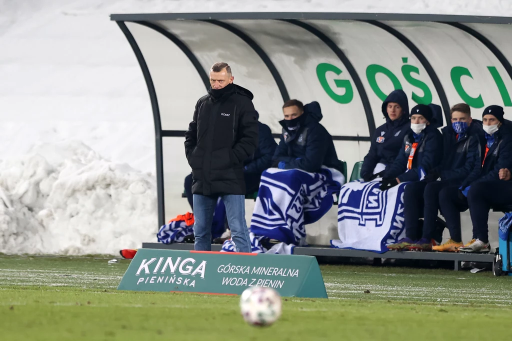 Dariusz Żuraw i ławka trenerska Lecha Poznań w Zabrzu Dariusz Żuraw i ławka trenerska Lecha Poznań w Zabrzu