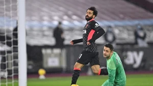 Mohamed Salah dwukrotnie pokonał Łukasza Fabiańskiego