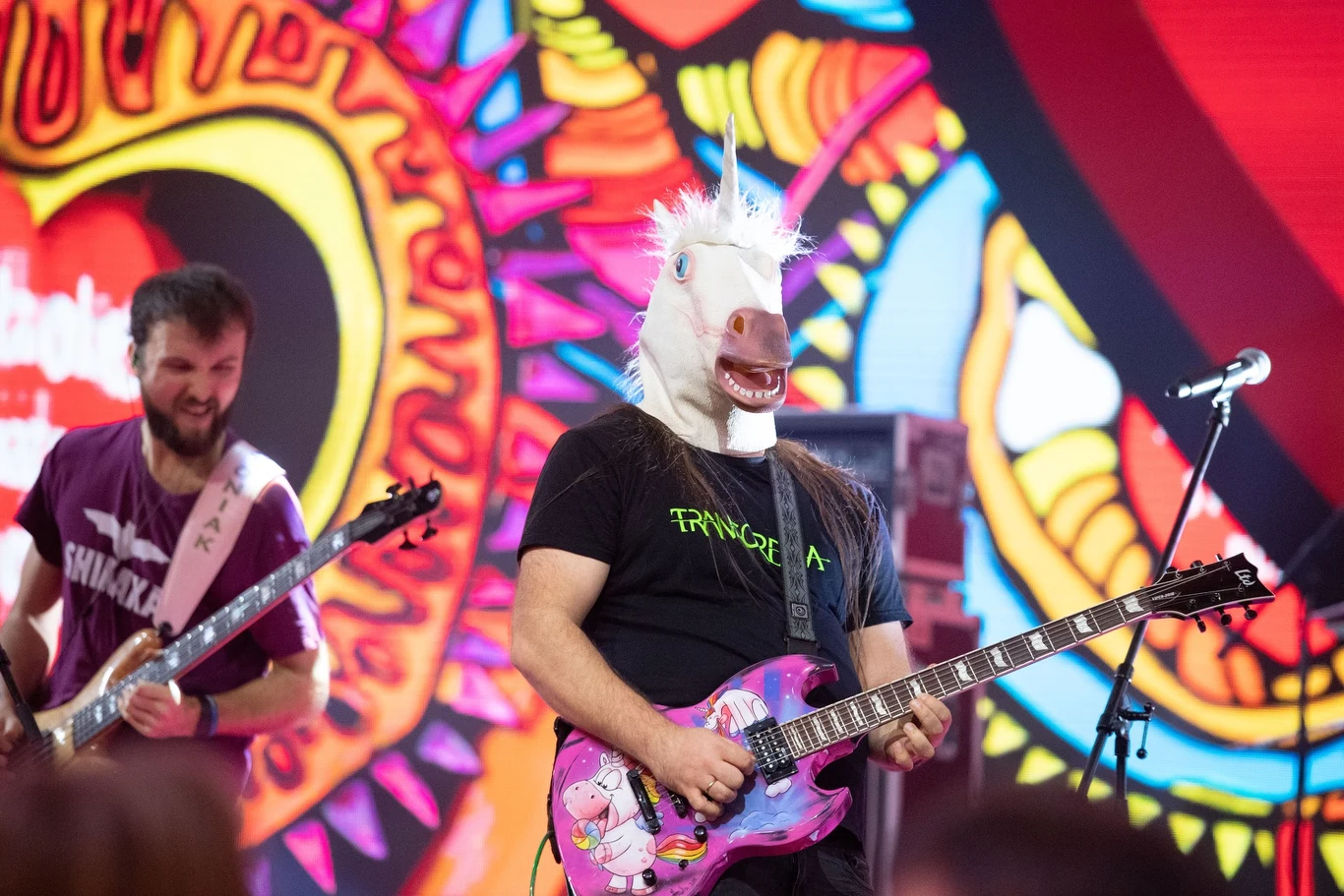 Występując też solo, w ciągu zaledwie trzech lat nagrał siedem płyt.