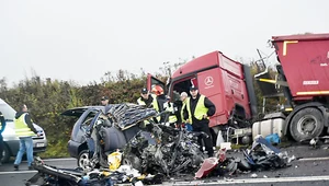 Gdy "z niewyjaśnionych przyczyn zjeżdża w lewo, wprost pod ciężarówkę" policja kwalifikuje to jako wypadek. Nikt nie wie, ile takich zdarzeń to samobójstwa