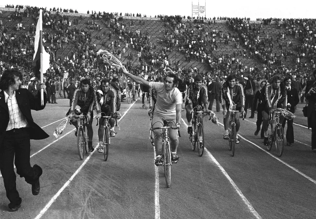 Wyścig Pokoju z 1975 roku. Na czele Ryszard Szurkowski Wyścig Pokoju z 1975 roku. Na czele Ryszard Szurkowski