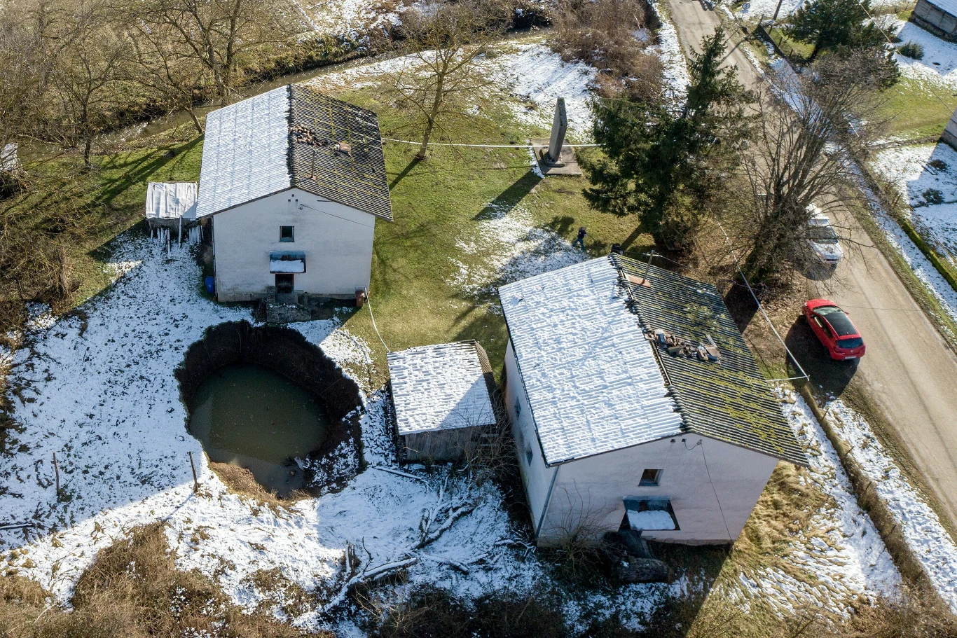 Zapadliska po trzęsieniu ziemi w Chorwacji.