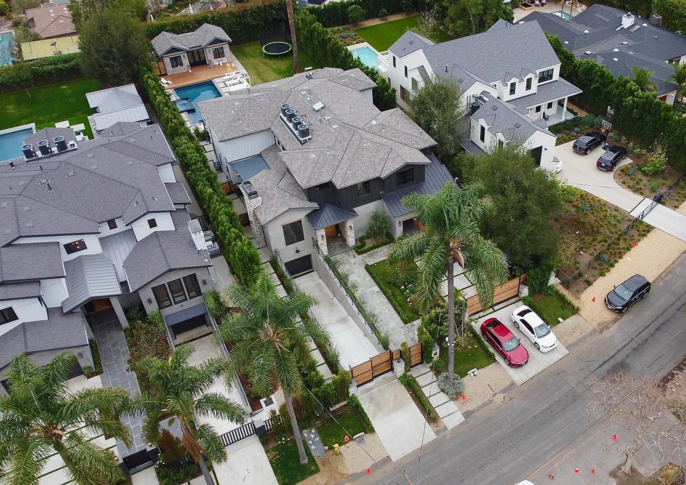 Czujni internauci na podstawie zdjęć z Instagrama zauważyli, że Demi Lovato nawiązała współpracę z australijskim wokalistą Samem Fischerem (prawdopodobny tytuł ich piosenki to "What Other People Say"), który ma na koncie utwory dla takich gwiazd, jak m.in. Louis Tomlinson, Keith Urban i Jessie J. Lovato była też jedną z gwiazd, które wystąpiły podczas inauguracji prezydentury Joe Bidena. Wokalistka w trakcie wydarzenia "Celebrating America" zaśpiewała przebój "Lovely Day" Billa Whitersa.