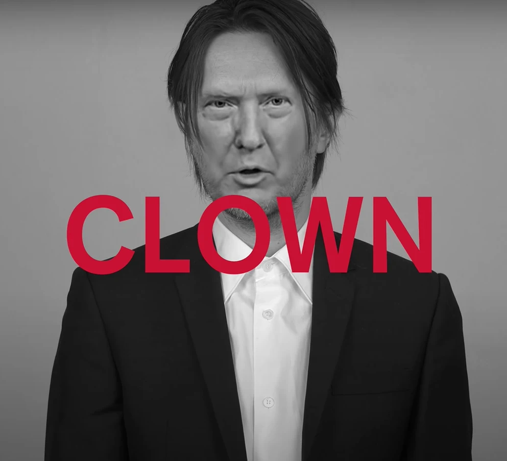 Steven Wilson z twarzą Donalda Trumpa w teledysku "SELF" Steven Wilson z twarzą Donalda Trumpa w teledysku "SELF"