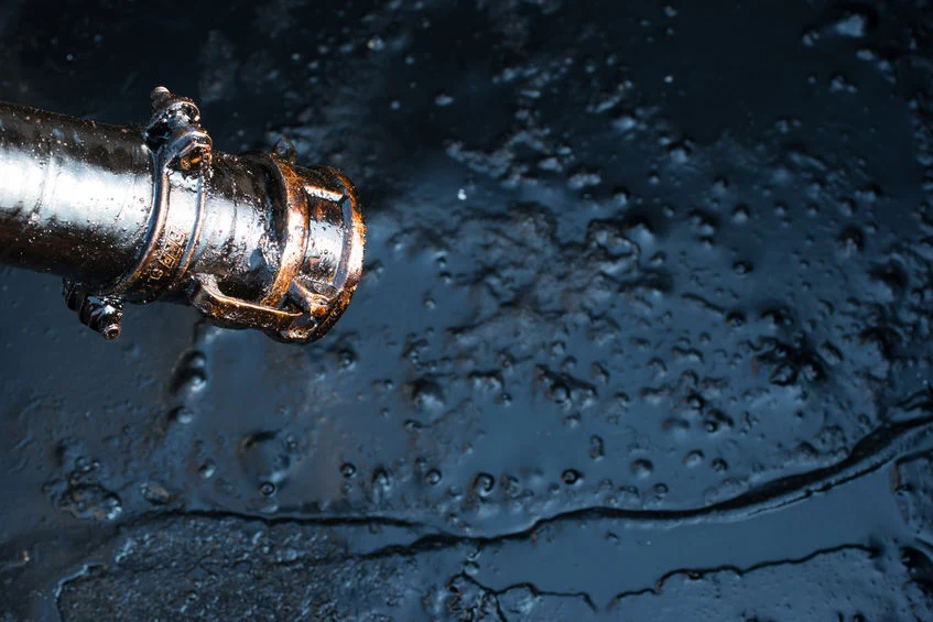 Ropa drożeje. Maleją zapasy surowca