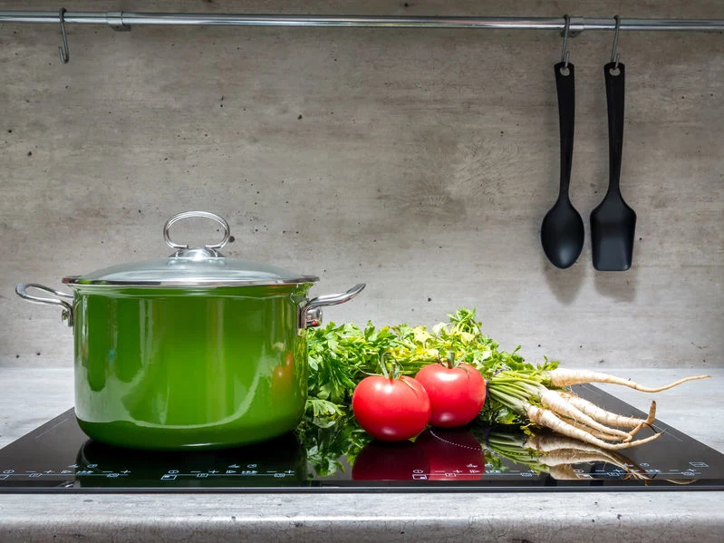 Jak gotować warzywa, by nie traciły koloru i aromatu?