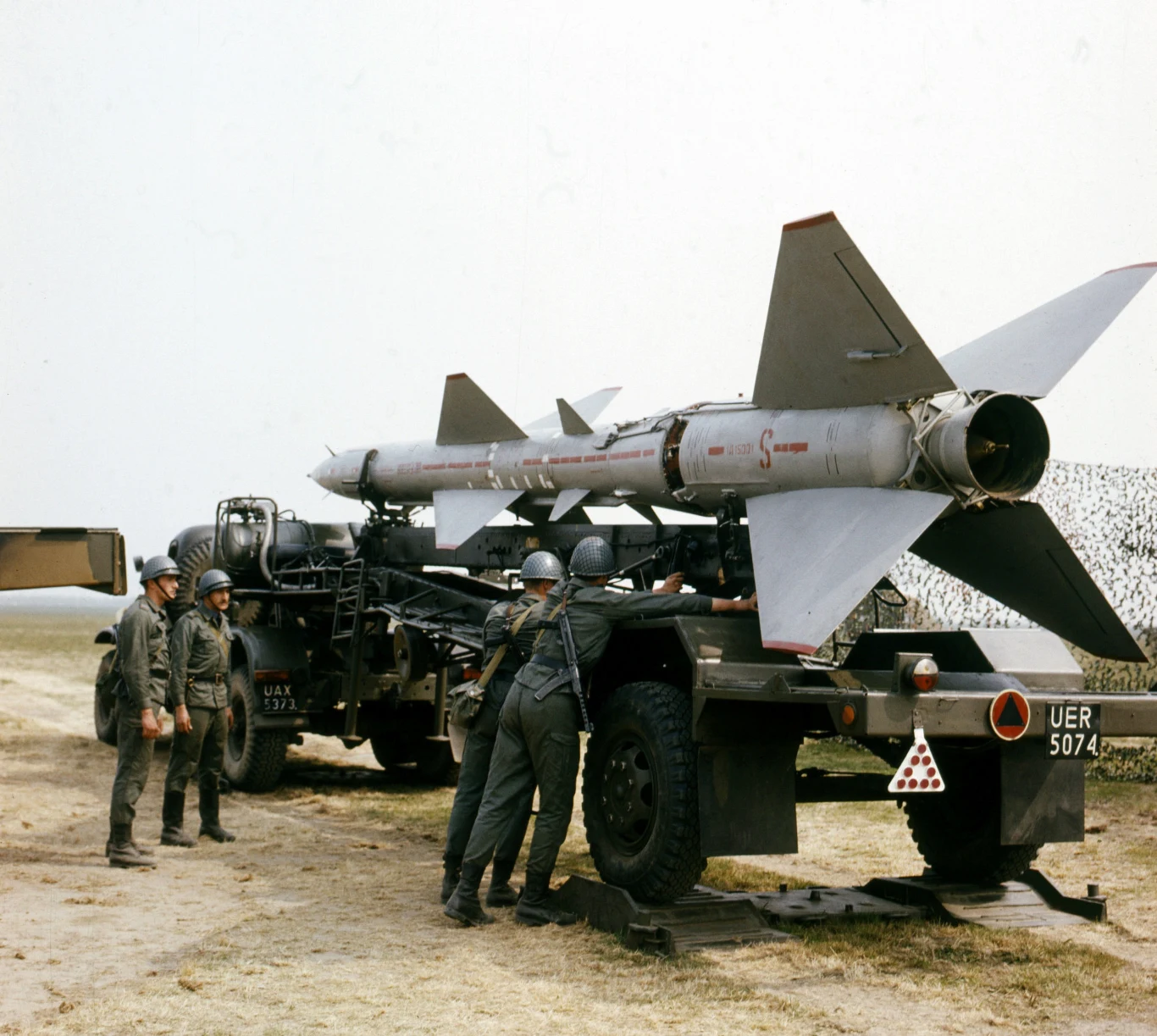 Towarzysze z Moskwy już w grudniu 1980 roku planowali interwencję – pod pozorem ćwiczeń „Sojuz-80” do Polski miały wejść oddziały radzieckie, czechosłowackie i wschodnioniemieckie. Oficerowie tych armii zdążyli nawet przeprowadzić rozpoznanie tras i rejonów ześrodkowania. Co ciekawe do udziału w ćwiczeniach nie zaproszono Sił Zbrojnych PRL.
