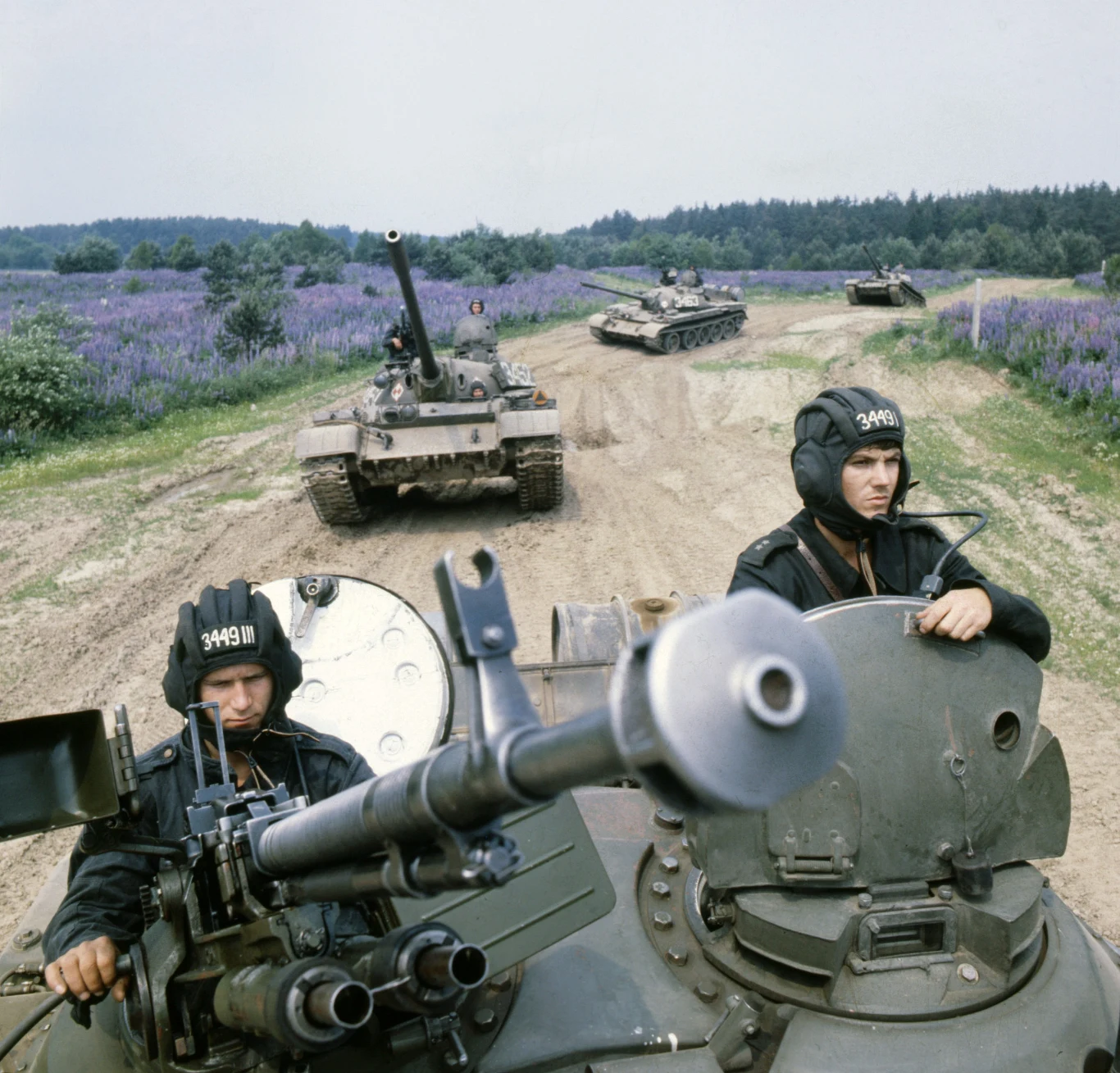 Dlatego też Gribkow nie miał zamiaru czekać. 24 marca 1981 roku zdecydowano o bezterminowym przedłużeniu manewrów. Można było to interpretować jako groźbę interwencji, zwłaszcza po prowokacja w Bydgoszczy 19 marca, gdy milicja pobiła działaczy „Solidarności”, okupujących budynek prezydium Wojewódzkiej Rady Narodowej. Sytuację załagodził dopiero Lech Wałęsa, który nie dopuścił do eskalacji konfliktu.