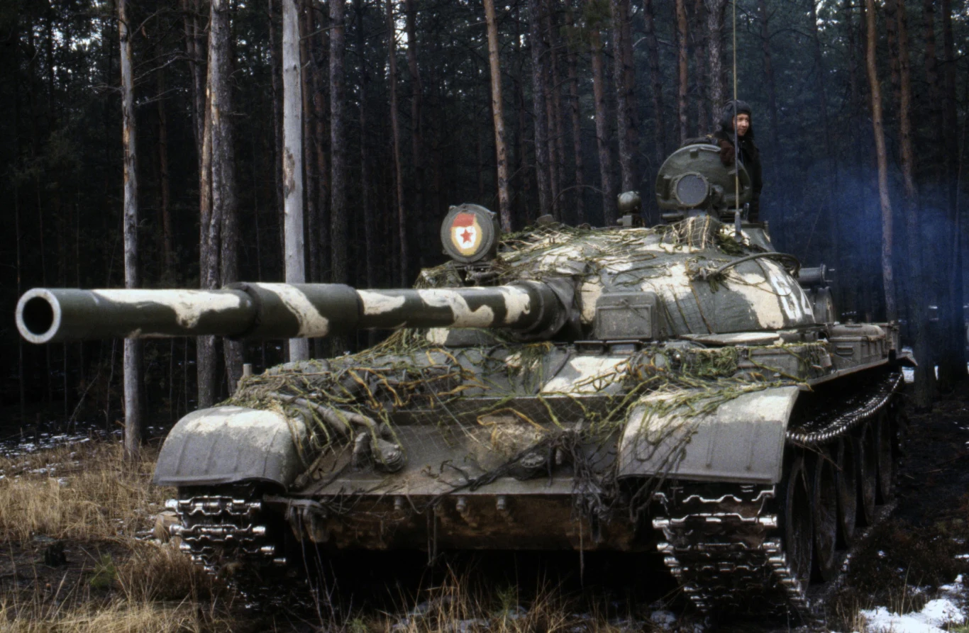 Przygotowania rozpoczęły się tuż po 19 marca 1981 roku, po wydarzeniach bydgoskich, kiedy na sesji Wojewódzkiej Rady Narodowej zostali pobici działacze „Solidarności”. Wówczas zarówno opozycja, jak i strona rządowa ułagodzili sytuację, choć radzieccy generałowie nadal mieli przemożną ochotę przeprowadzić jakąś operację.