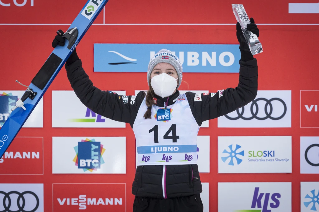 Eirin Kvandal po swoim pierwszym zwycięstwie w konkursie PŚ. Eirin Kvandal po swoim pierwszym zwycięstwie w konkursie PŚ.