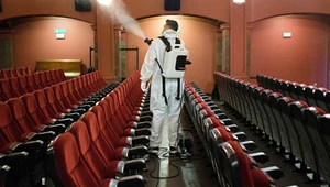 Teatry i kina na końcu kolejki. Świadectwo małej wyobraźni rządu