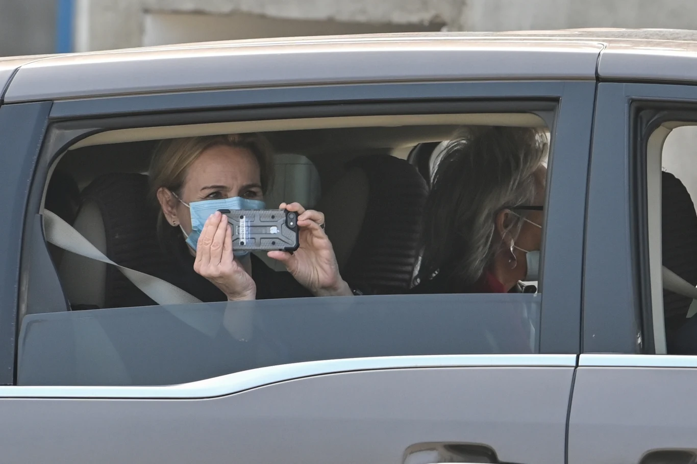 Spotkania w Wuhanie to kolejne z szeregu wizyt terenowych zespołu WHO w tym regionie Chin. Naukowcy przybyli tam w połowie stycznia i po przejściu 14-dniowej kwarantanny rozpoczęli pracę w terenie. Odwiedzili już m.in. targ Huanan, z którym wiązano wiele spośród pierwszych wykrytych przypadków COVID-19 oraz miejscowe Centra Kontroli i Zapobiegania Chorobom. 