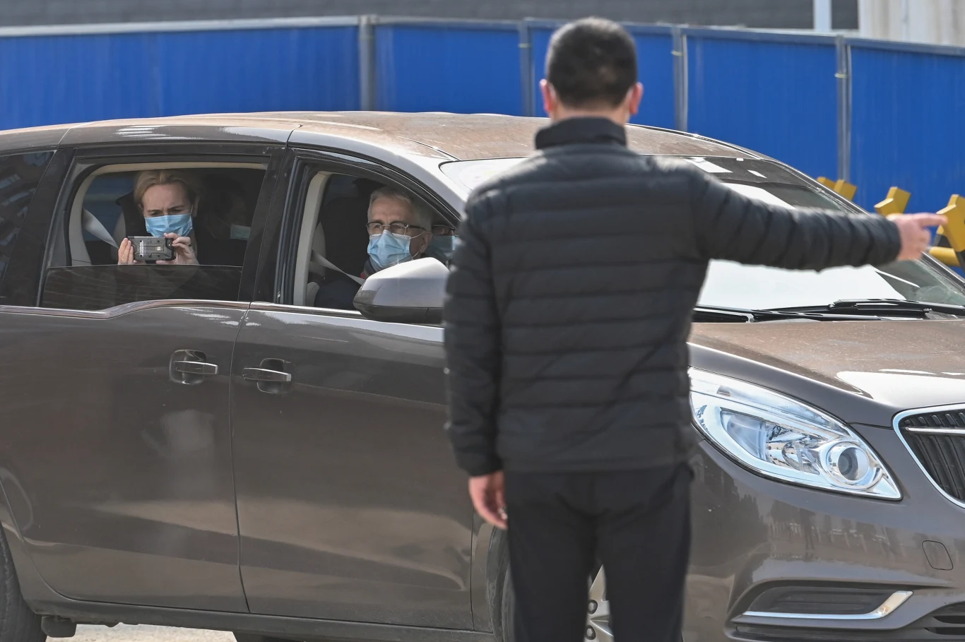 Eksperci WHO wjeżdżają na teren laboratorium w Wuhanie. 