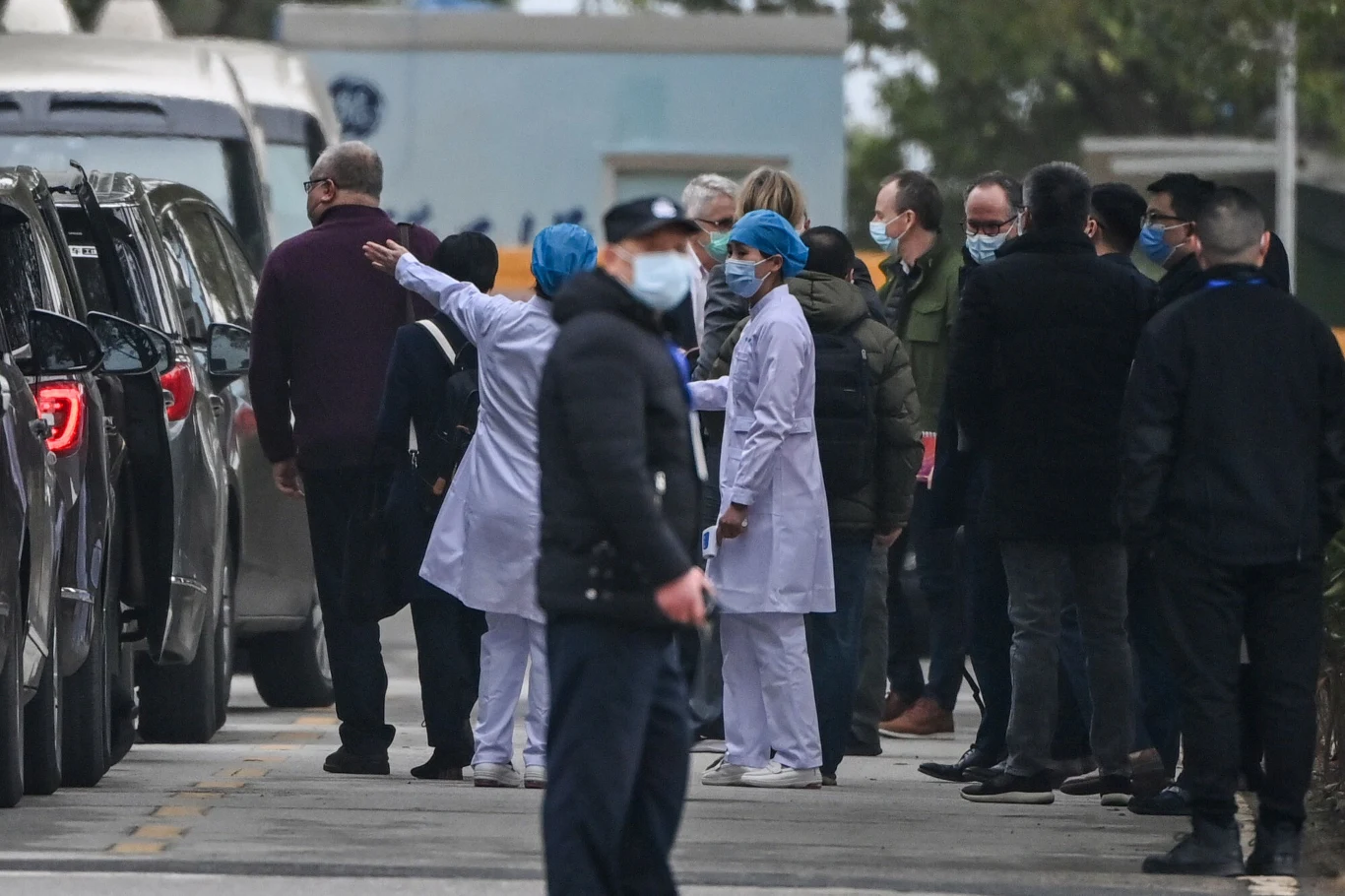 WHO zapewniała, że misja w Chinach nie ma na celu poszukiwania winnych wybuchu pandemii, lecz odpowiedzi na pytania o przejście koronawirusa ze zwierząt na ludzi, by lepiej zapobiegać przyszłym pandemiom.