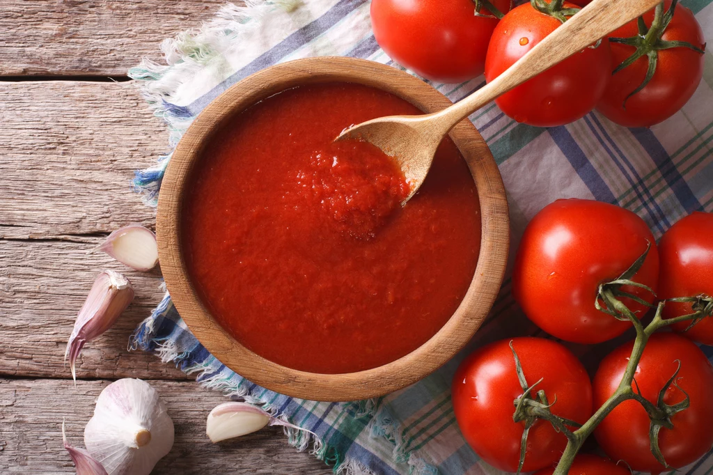 Krem pomidorowy z pieczoną papryką