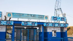 Brama wejściowa stadionu Unii Tarnów