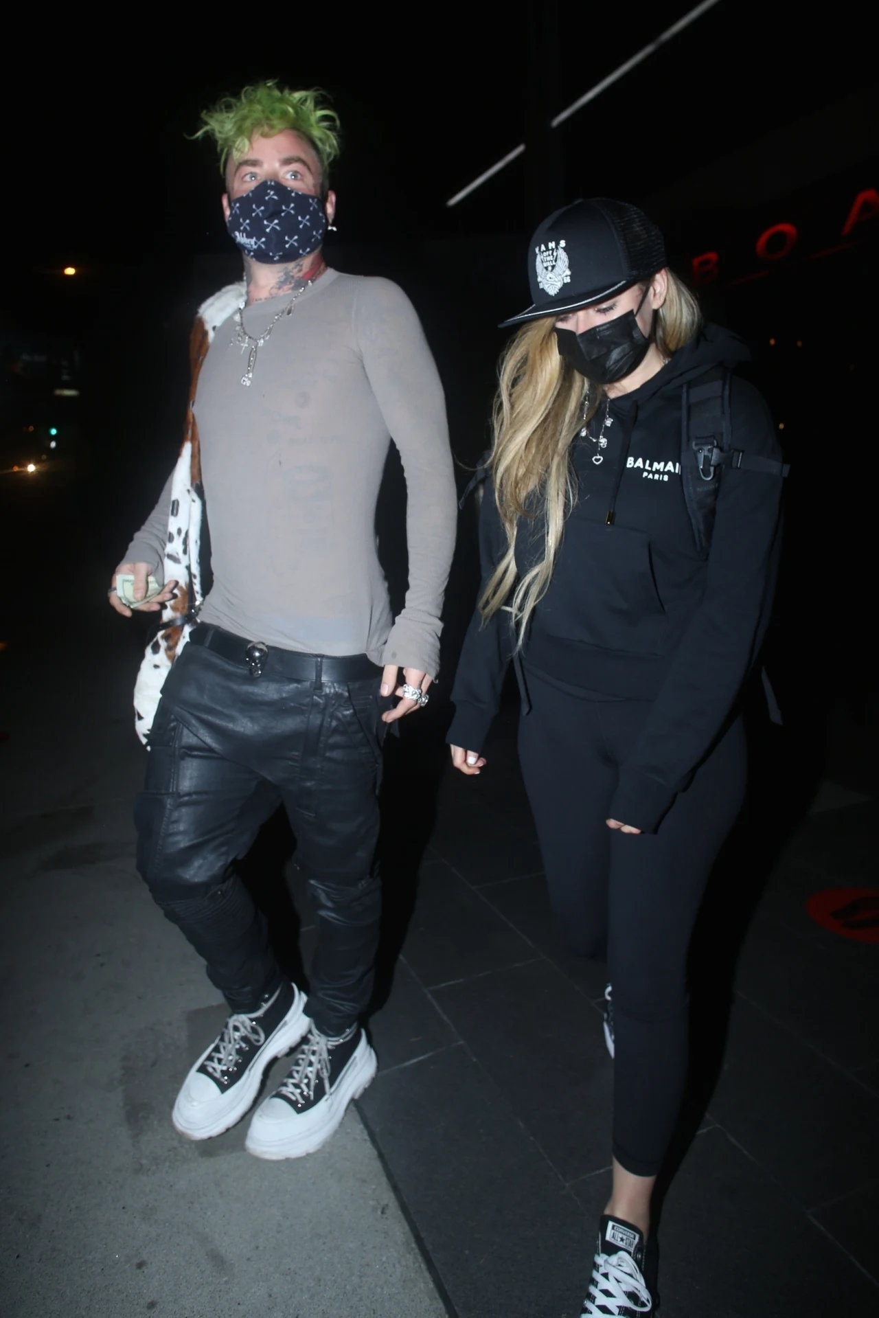 Para poznała się przy okazji pracy nad utworem "Flames", który znajdzie się na płycie Mod Suna "Internet Killed The Rockstar" 