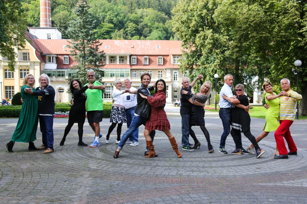 "Sanatorium miłości 3": Zajęcia taneczne. Tanga uczą Katarzyna Cichopek i Marcin Hakiel