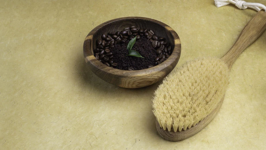 Kluczowe w walce z cellulitem są masaże i peelingi