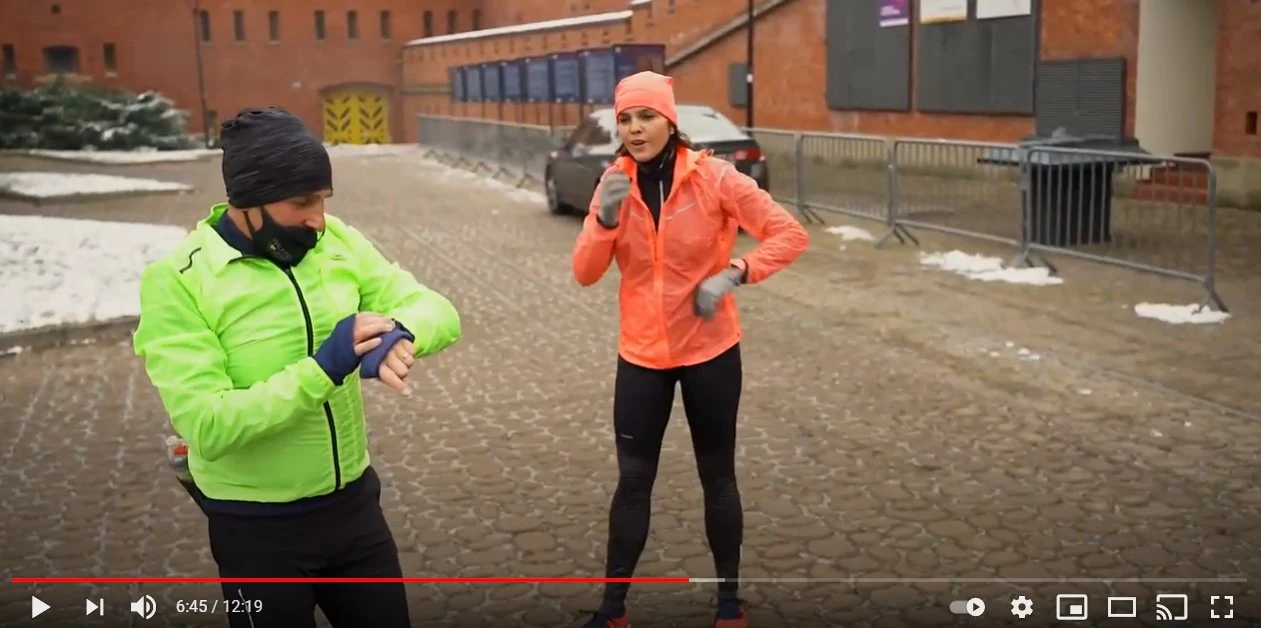 Robert z ukochaną (Screen:youtube.com)