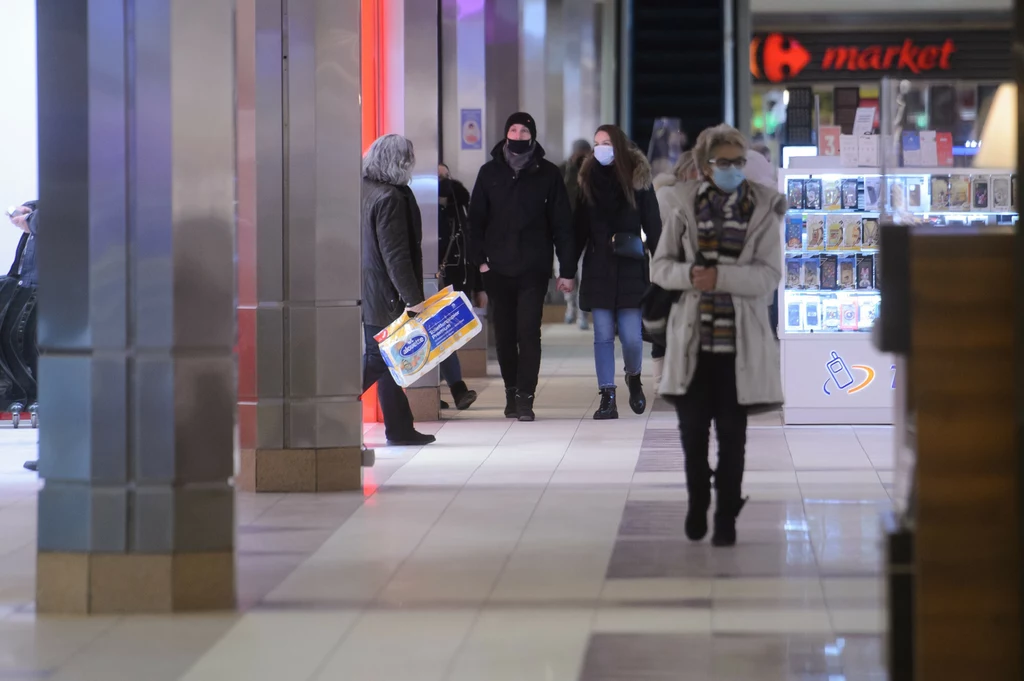 Odwiedzalność centrów handlowych w pierwszym tygodniu po zakończeniu trzeciego lockdownu była o ok. 20 proc. niższa w porównaniu do pierwszego tygodnia lutego ubiegłego roku 