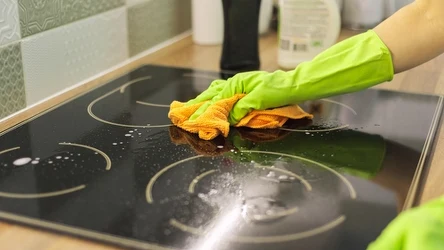 Jak powinno się czyścić płytę indukcyjną?