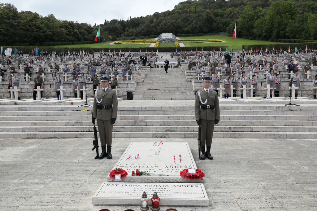 Cmentarz u stóp Monte Cassino