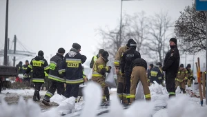 Strażacy zabezpieczają nieruchomości przy bulwarach w Płocku