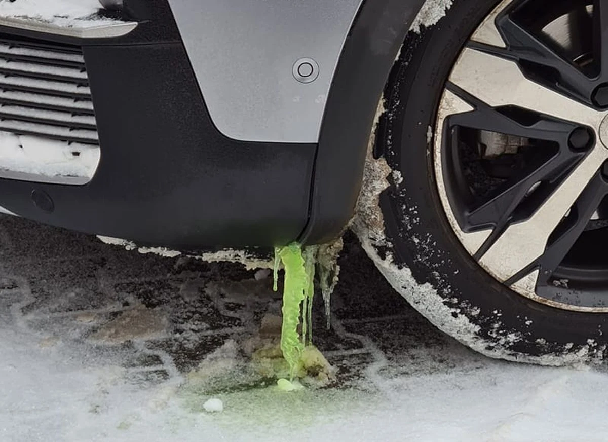 Pęknięty zbiornik płynu do spryskiwaczy? Pęknięty zbiornik płynu do spryskiwaczy?