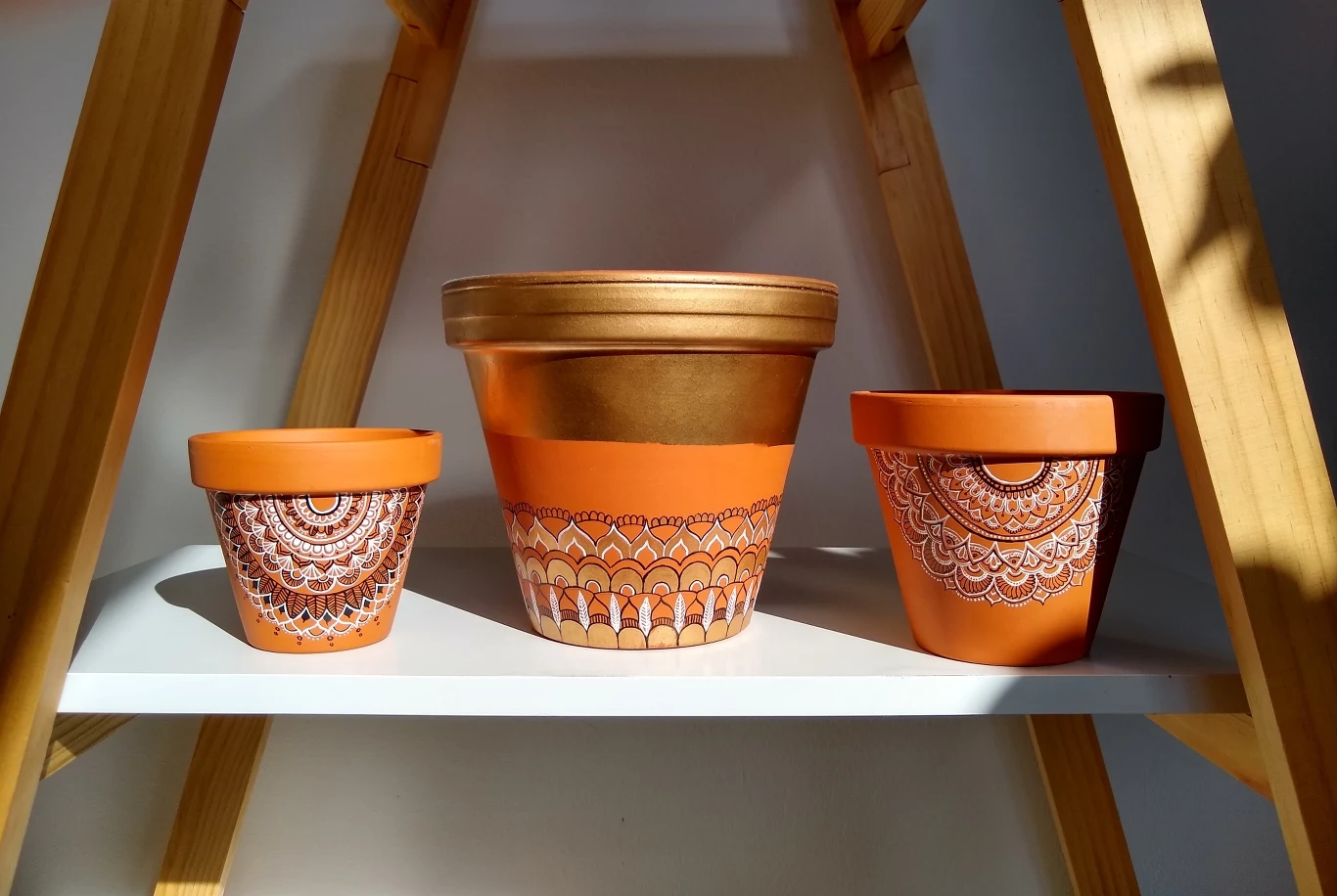 Wszytskie doniczki malowane są ręcznie Wszytskie doniczki malowane są ręcznie