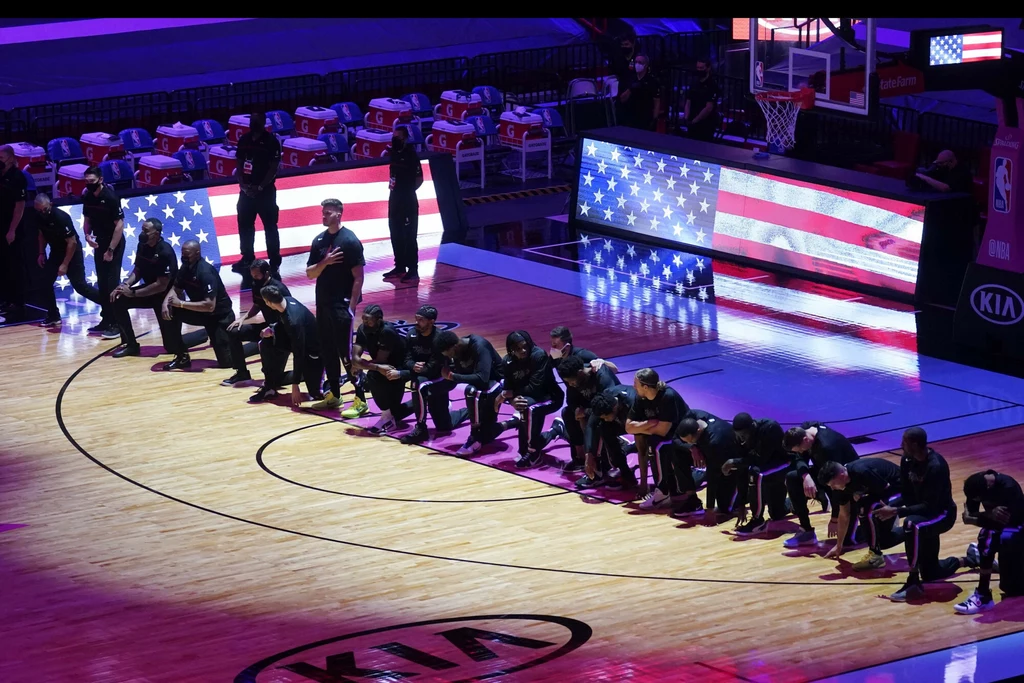 Hymn odgrywany przed meczem NBA Hymn odgrywany przed meczem NBA