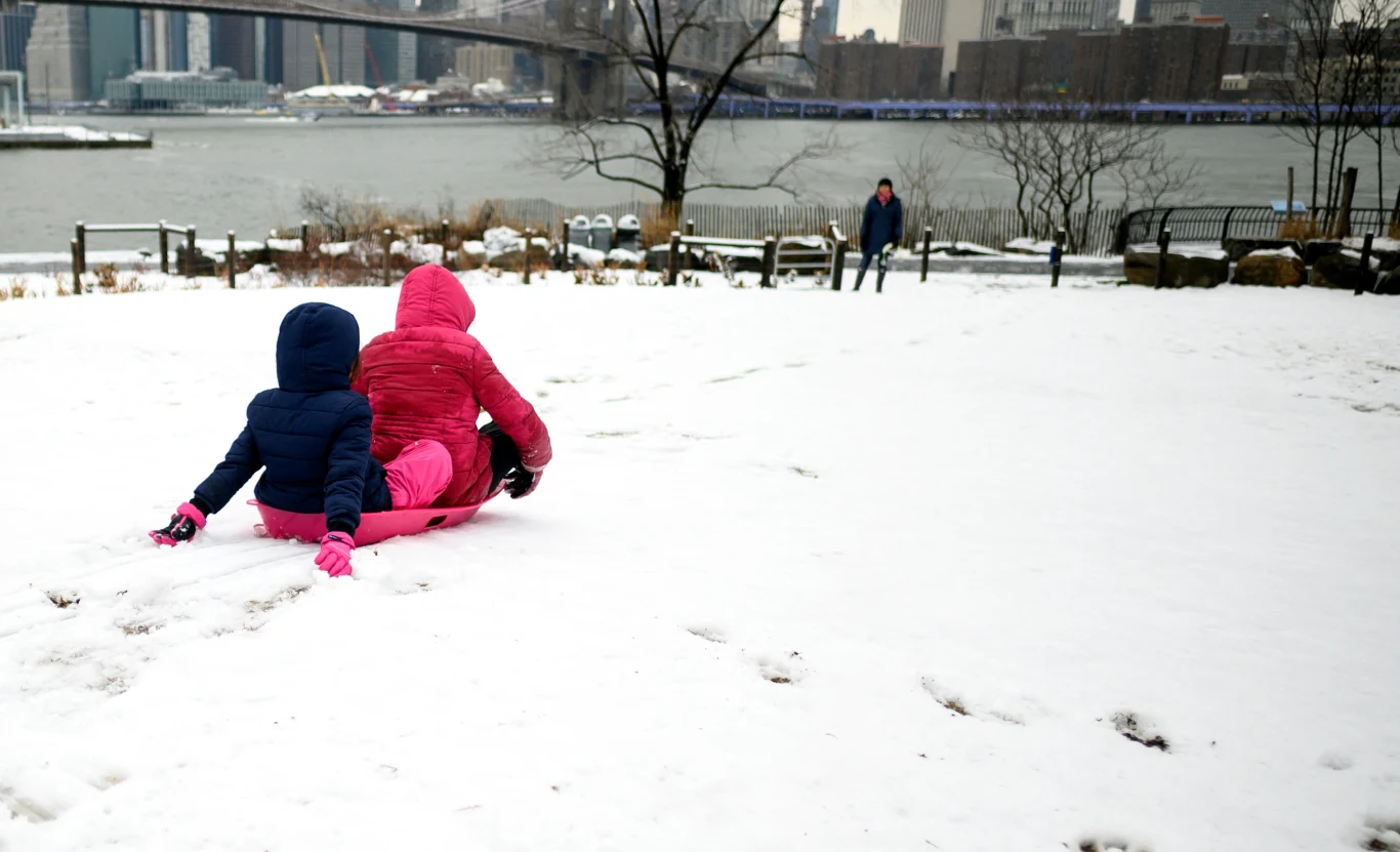 Dzieci poniżej 7. roku życia nie mogą same poruszać się po drogach publicznych Dzieci poniżej 7. roku życia nie mogą same poruszać się po drogach publicznych