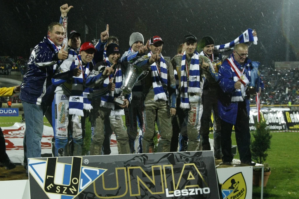 Unia Leszno świętująca złoty medal DMP w 2010 roku Unia Leszno świętująca złoty medal DMP w 2010 roku