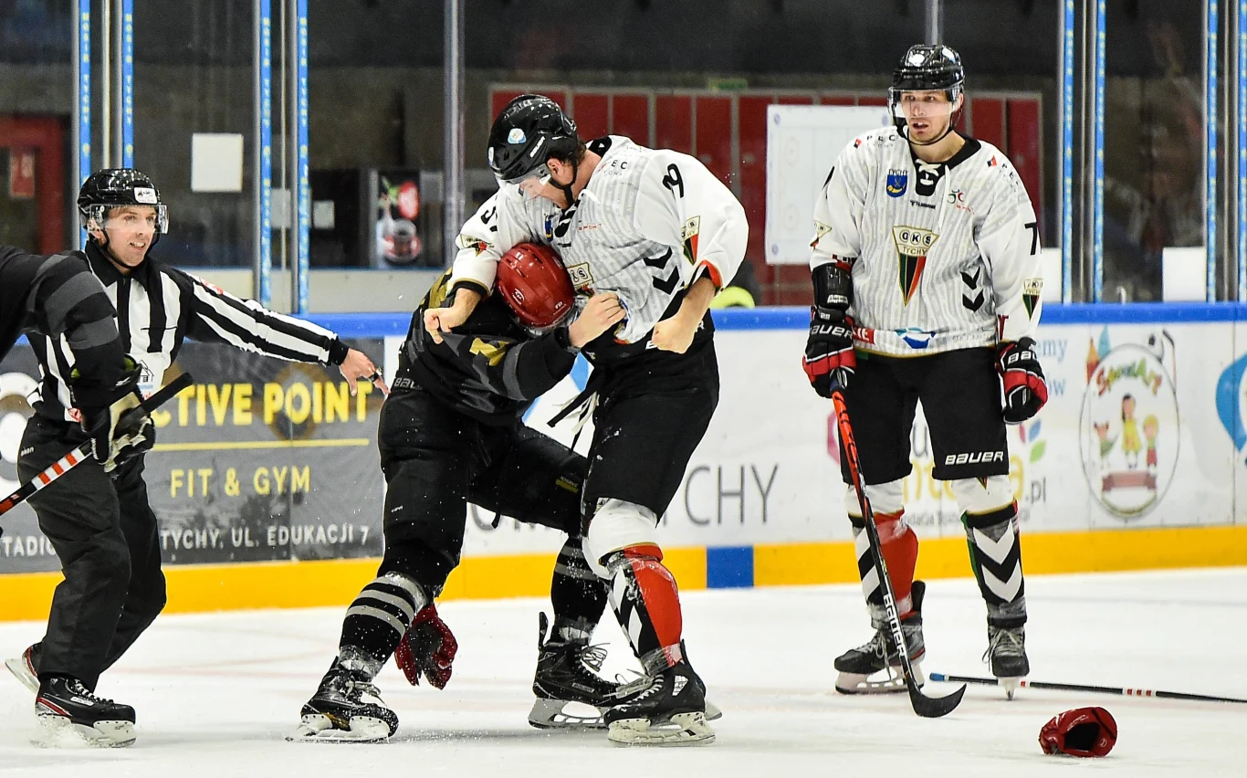 Jean Dupuy (po prawej) kontra Richard Nejezchleb (z lewej) Jean Dupuy (po prawej) kontra Richard Nejezchleb (z lewej)