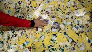 Popularne w latach 90. karty Pokemon znów modne