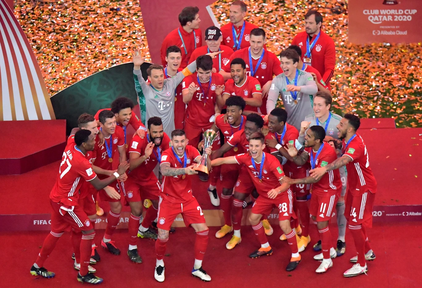 Bawarczycy powtórzyli tym samym historyczny wyczyn Barcelony prowadzonej przez Pepa Guardiolę. Bawarczycy powtórzyli tym samym historyczny wyczyn Barcelony prowadzonej przez Pepa Guardiolę.