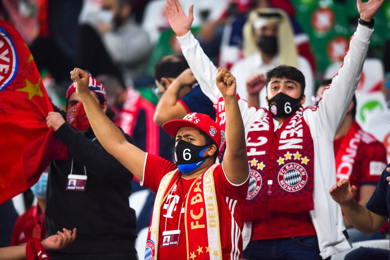 ... a na trybunach ich kibice, którzy mogli pojawić się na stadionie. ... a na trybunach ich kibice, którzy mogli pojawić się na stadionie.