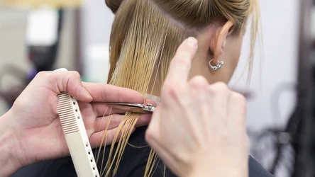 Fryzury dobre dla cienkich włosów. W ten sposób dodasz im objętości. 