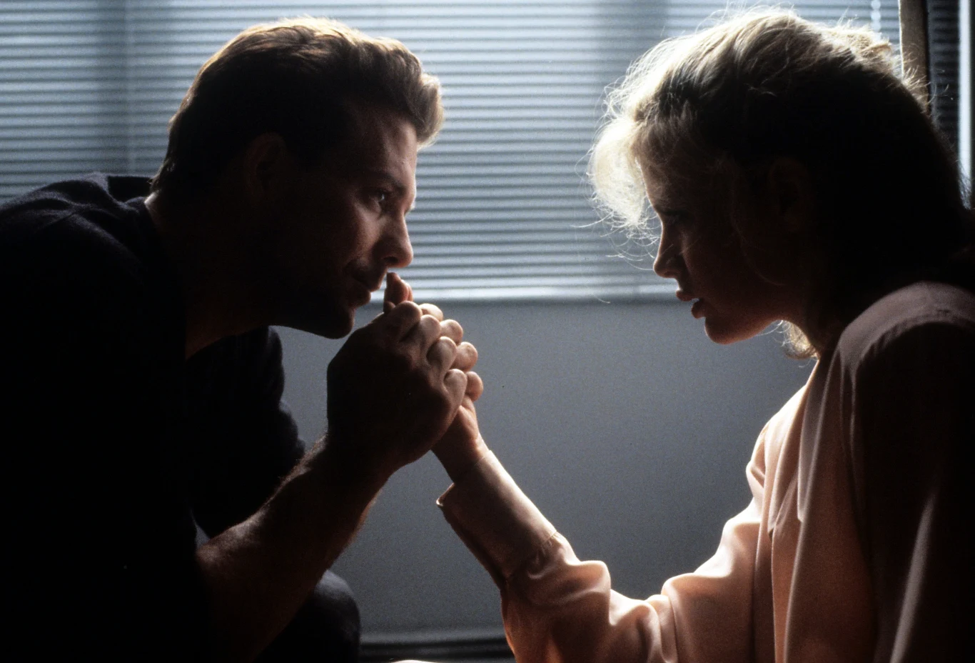 Mickey Rourke i Kim Basinger w filmie "Dziewięć i pół tygodnia"