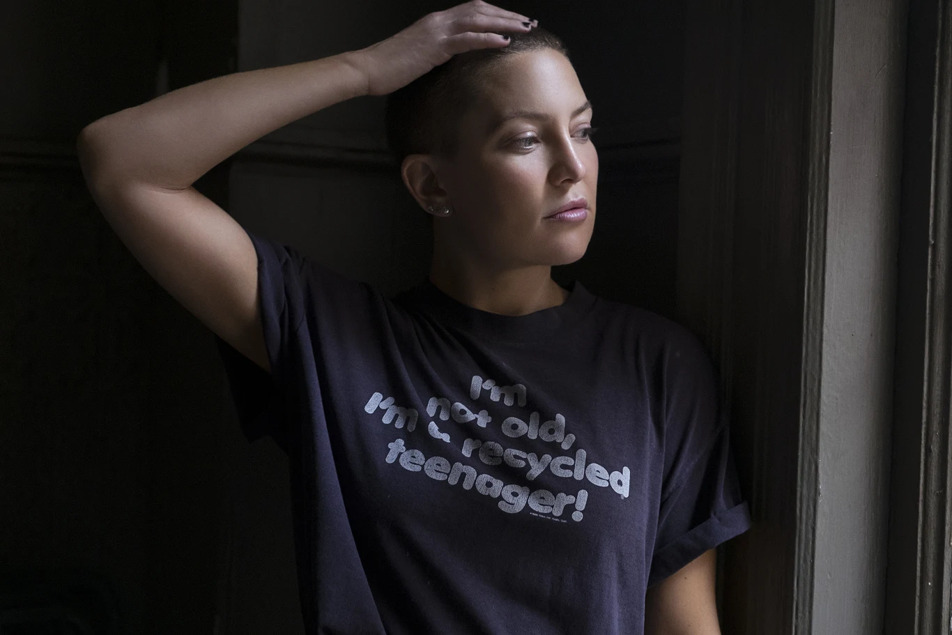 W 2016 roku aktorka zagrała razem z Jennifer Aniston i Julią Roberts w filmie "Dzień Matki". Po kilku latach, w których nie pojawiała się na ekranie w rolach głównych, Kate Hudson wystąpiła w dramacie muzycznym, który był debiutem reżyserskim wokalistki Sia. Aktorka zagrała kobietę, która musi zaopiekować się Music (Maddie Ziegler), swoją nastoletnią przyrodnią siostrą ze spektrum autyzmu.

Na zdjęciu: Kate Hudson w filmie "Music"