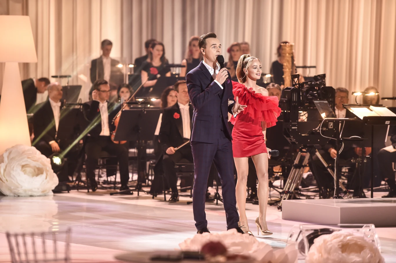 Duet prowadzących: Jerzy Mielewski i Wiktoria Gąsiewska