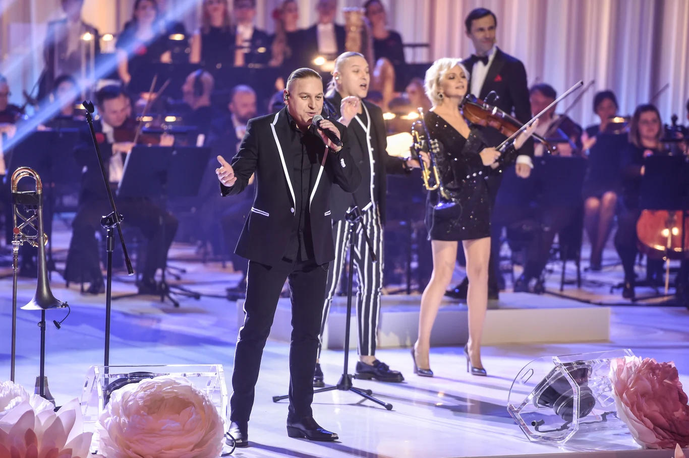 Golec uOrkiestra - braci Pawła i Łukasza na scenie wspiera żona tego drugiego, altowiolistka i wokalistka Edyta Golec.