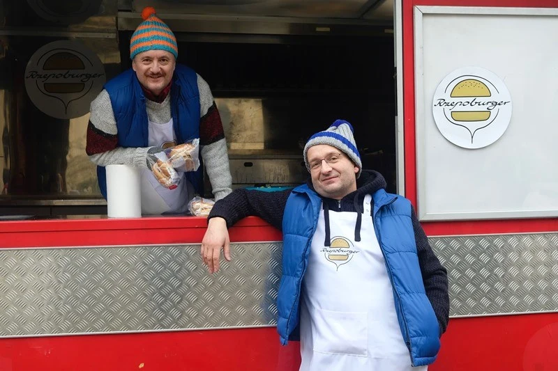 "Piękni i bezrobotni" "Piękni i bezrobotni"